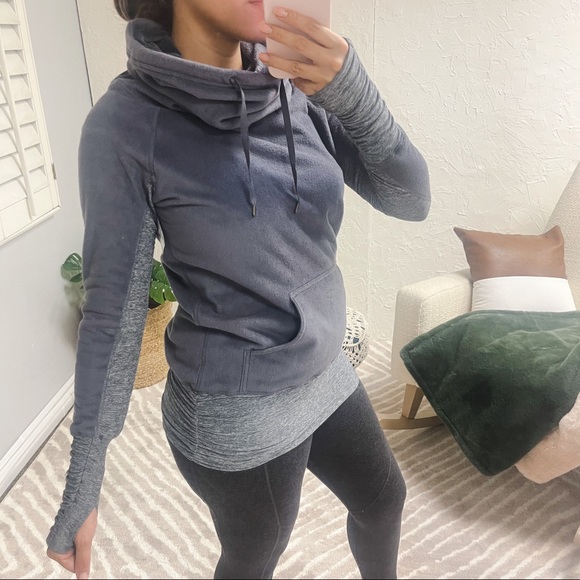 Lululemon Don’t Hurry Be Happy Pullover Sweater Size 4 Gray Pocket Thumb Holes